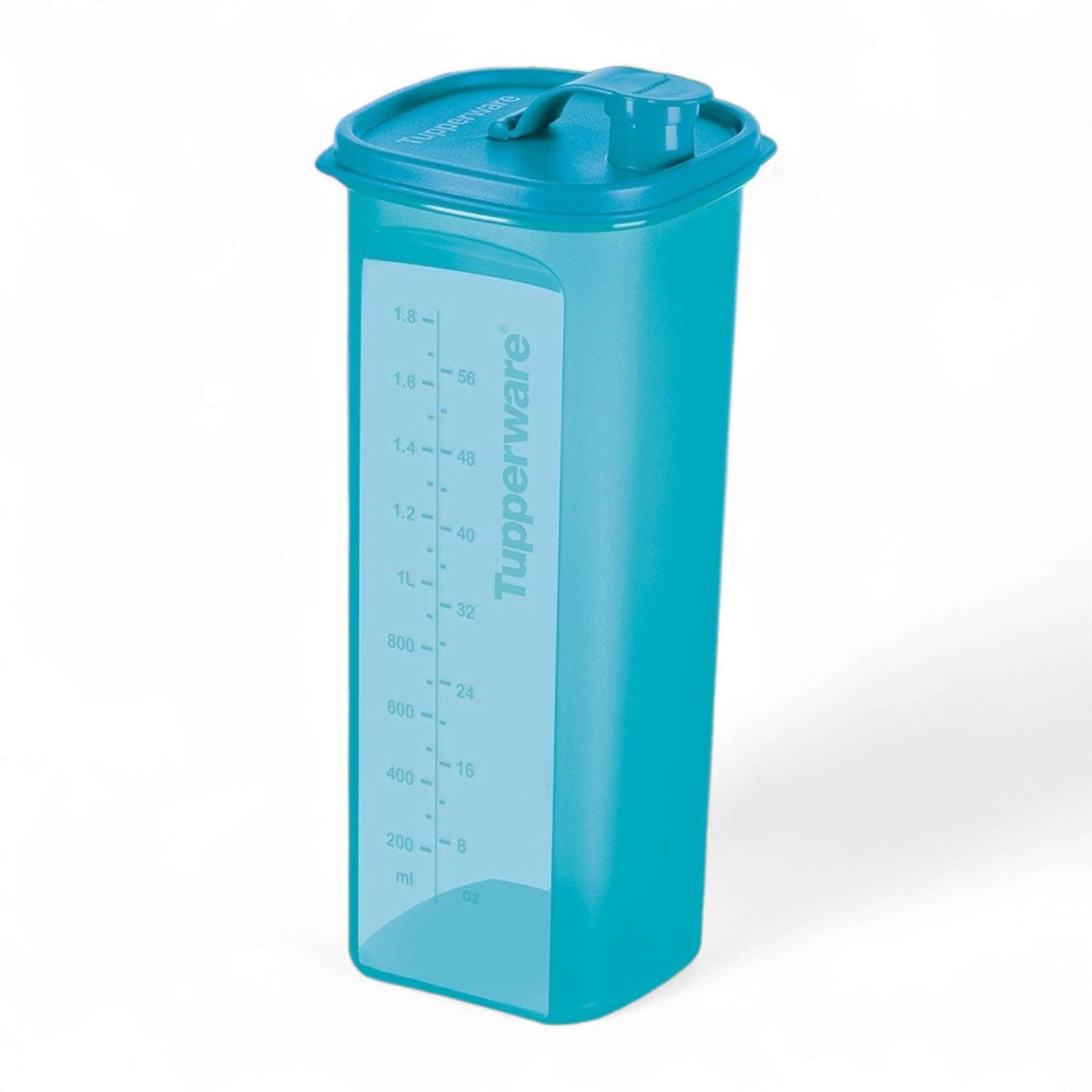 Tupperware Slim Line Square 2 Qt Jarra Aguamarina, vista frontal, diseño compacto para porciones claras.