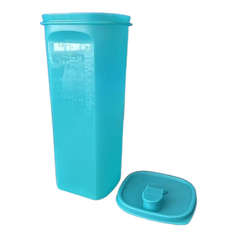 Tupperware Slim Line Square 2 Qt Jarra Aguamarina, tapa volteable, verter sin goteos.