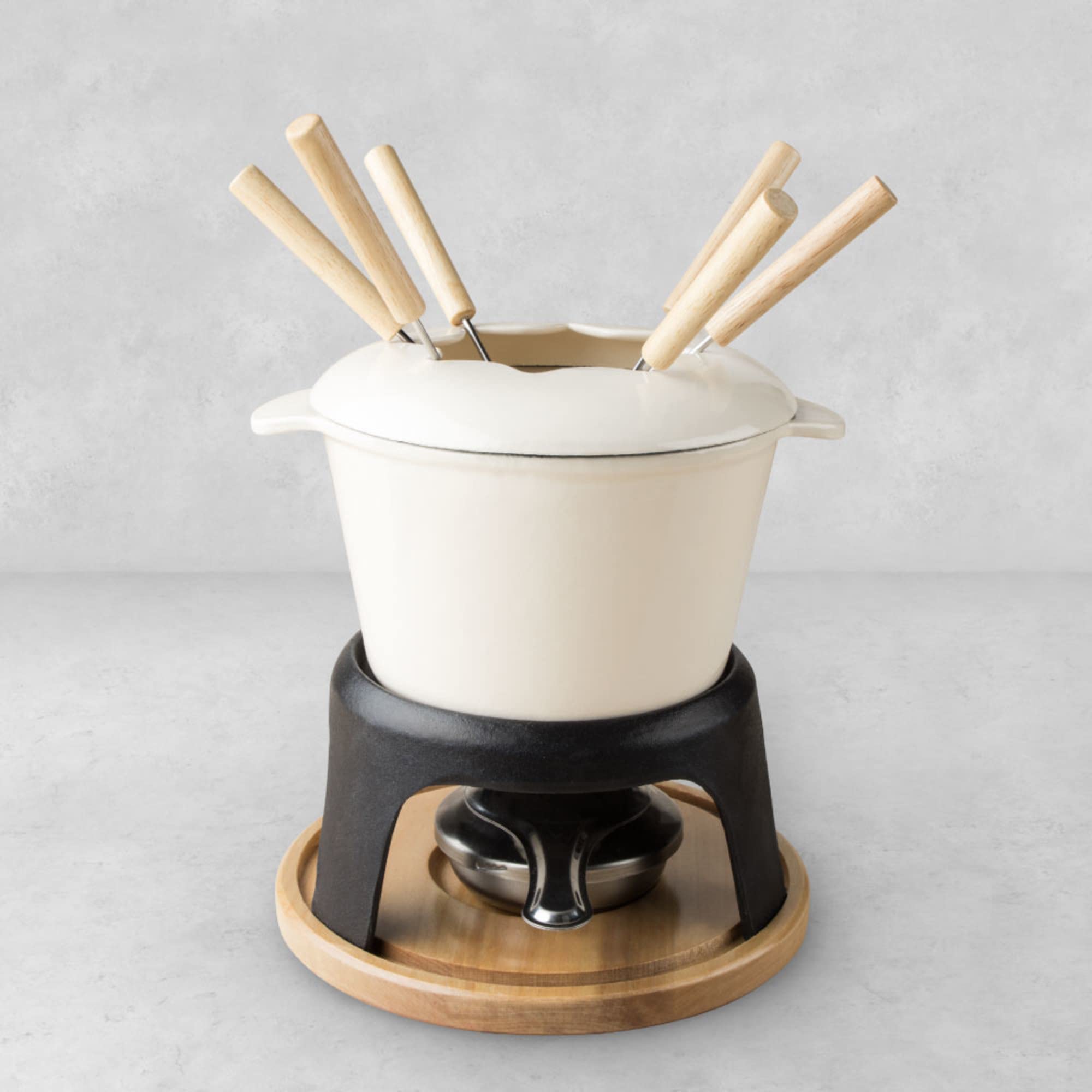 Twine fondue detalle esmaltado, acabado duradero y elegante.