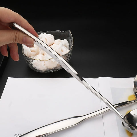 Cucharón Txhlyx de acero inoxidable, detalle resistente y duradero.