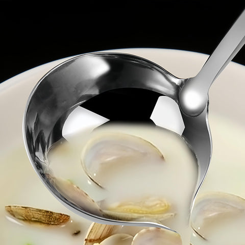 Cucharón Txhlyx ideal para sopas y salsas al servir.