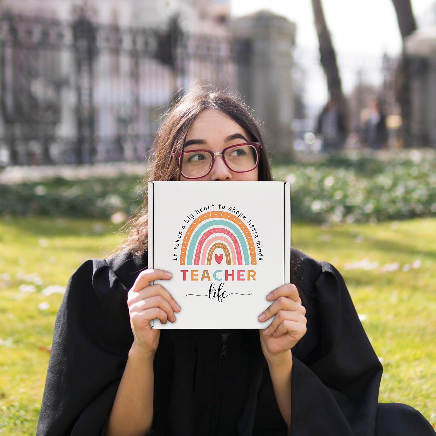 Caja regalo de UAREHIBY para maestras, presentación elegante.