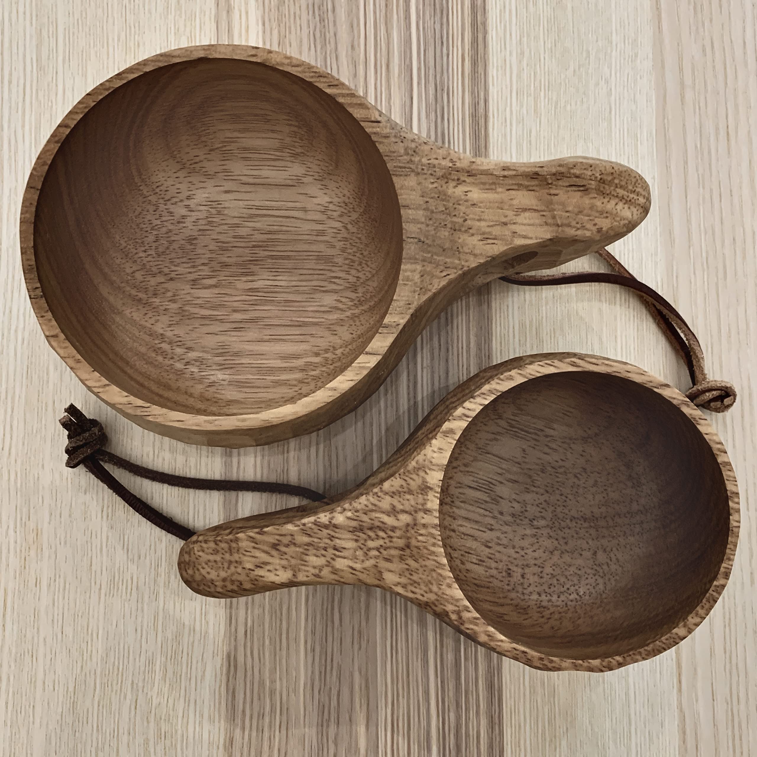 Überleben Kuksa con diseño nórdico tradicional, duradera y elegante.