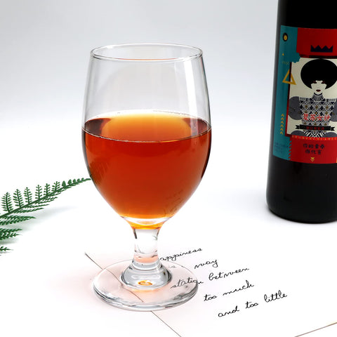 Vaso Ufrount cuenco ancho, expone aromas del vino al girarlo.