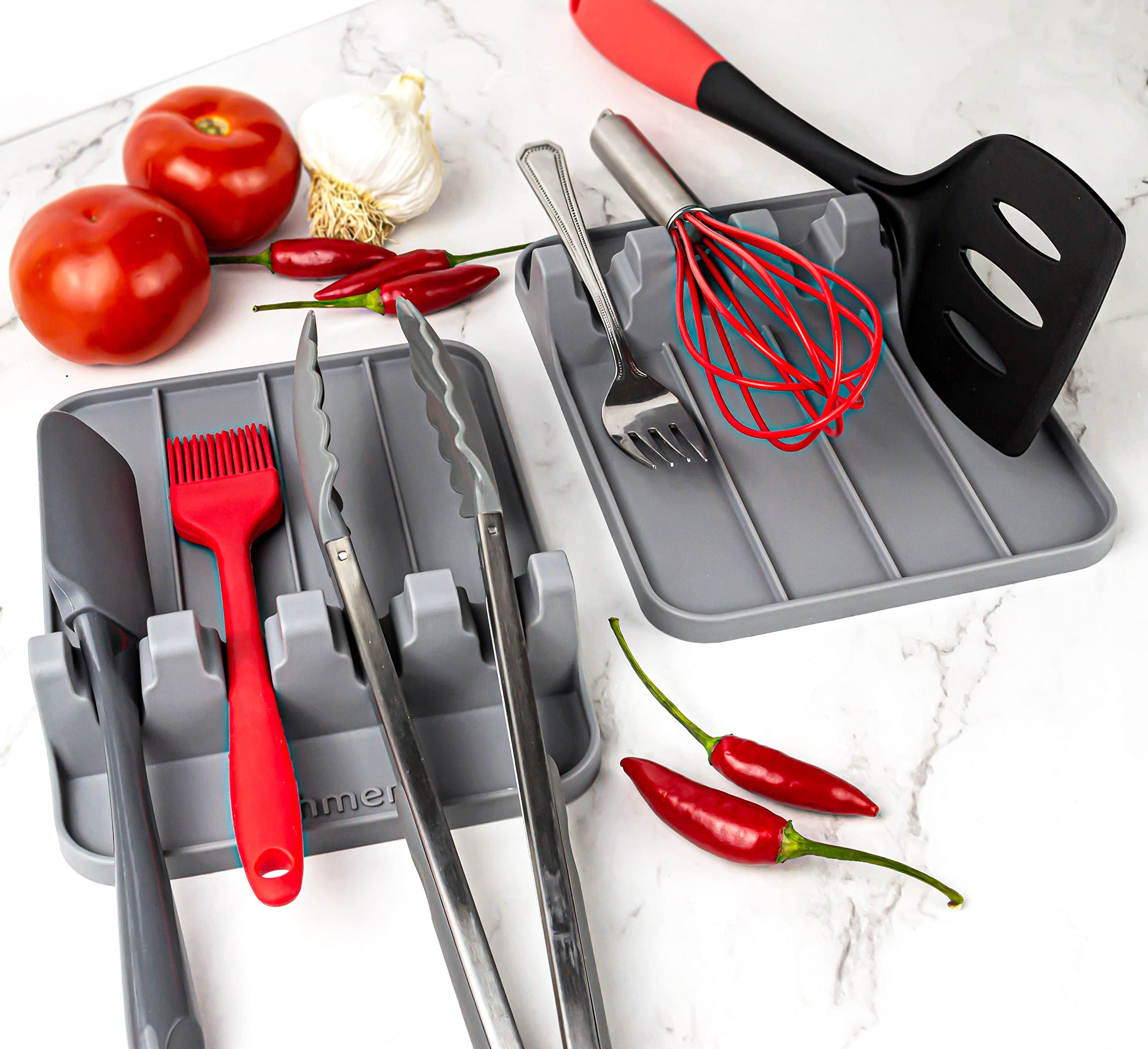 UHMER acabado gris-frío aporta estilo moderno a la cocina.