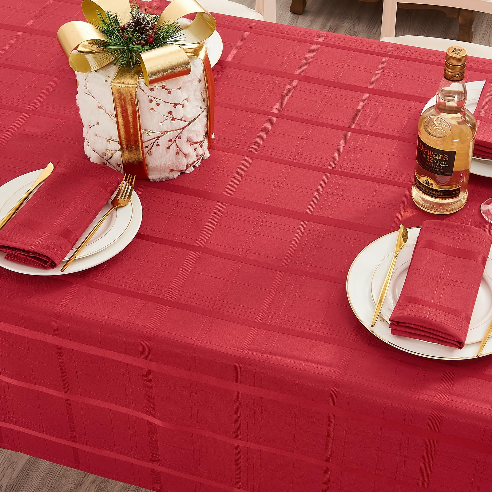 Protección de mesa con estilo UKOMIUT, perfecto para bodas y fiestas.