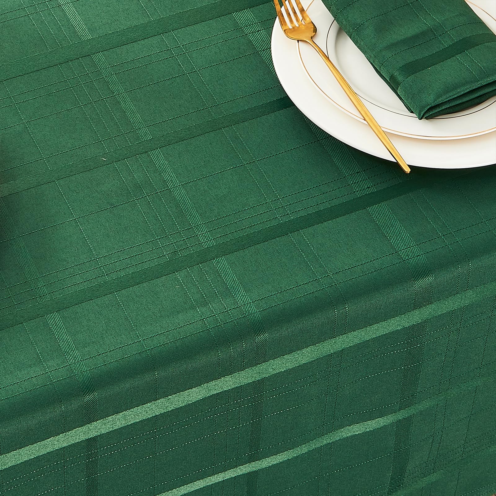 Mantel ukomiut verde bosque, uso interior y exterior, con diseño jacquard.