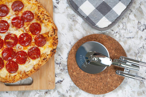 Ukonic cortapizza con grabado láser en la rueda, autenticidad para coleccionistas.
