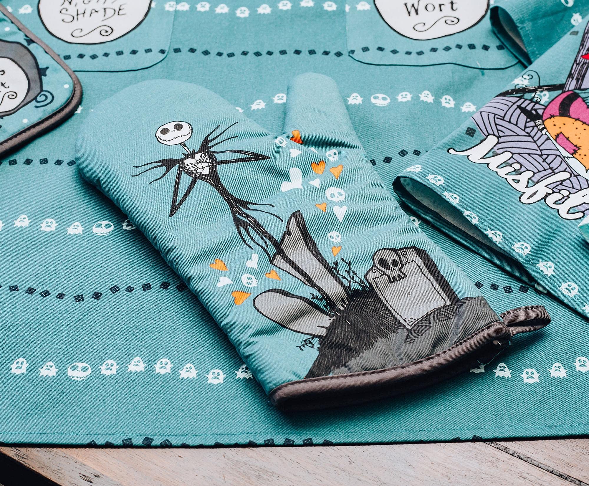 Ukonic manopla de horno como regalo para amantes de Disney y Halloween.