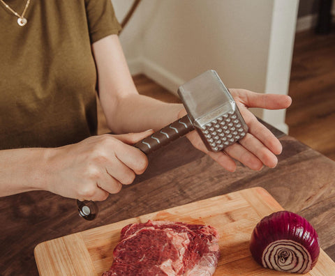 Ukonic Mjolnir ablandador para barbacoa, diseño robusto y duradero en acero.