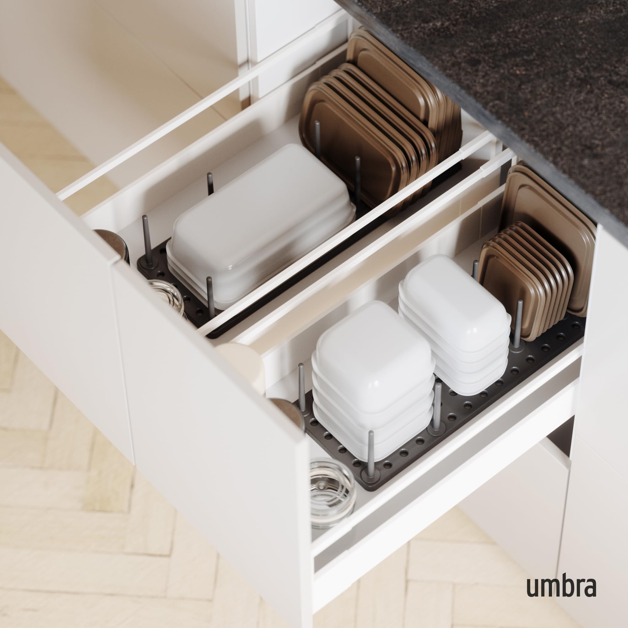 Umbra Peggy: pernos ajustables para configurar divisiones y organización personalizada.