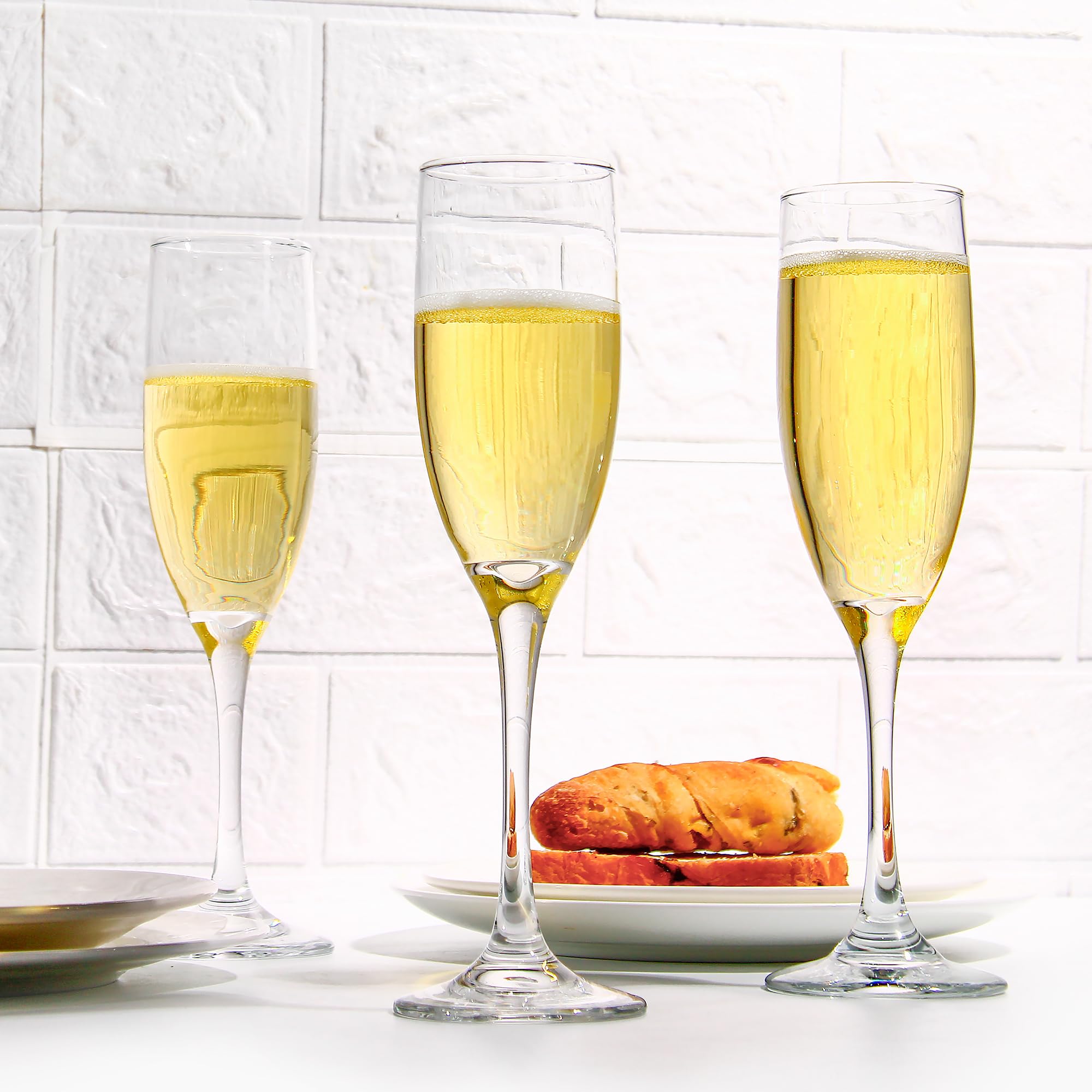 Vaso de champán de tallo largo UMEIED, pensado para degustaciones.