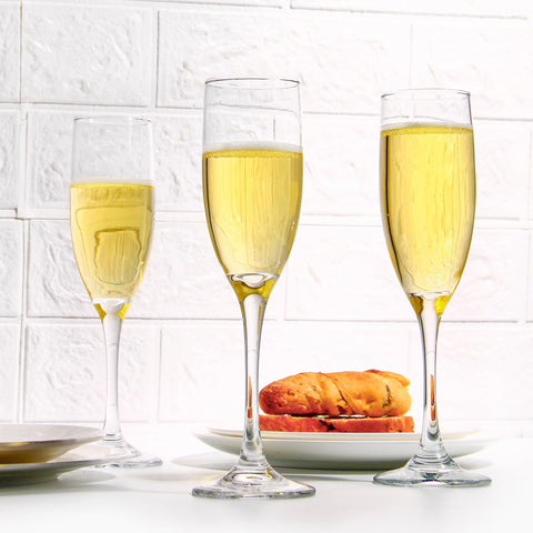 Vaso de champán de tallo largo UMEIED, pensado para degustaciones.