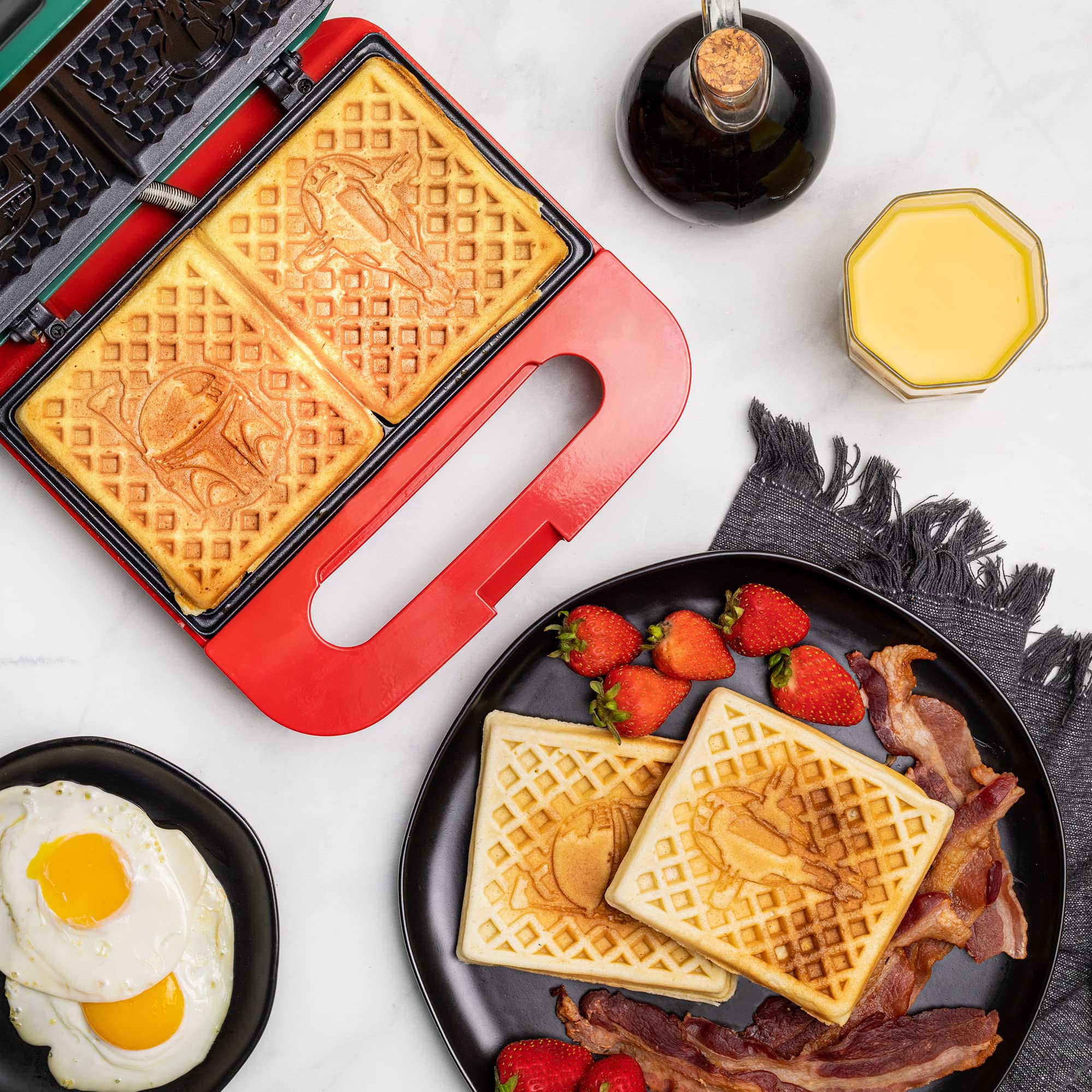 Uncanny Brands gofre-duplo servido en plato, desayuno temático