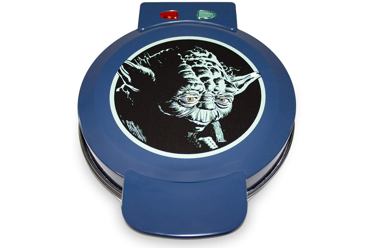 Uncanny Brands gofrera Yoda con tapa abierta para desayunos rápidos