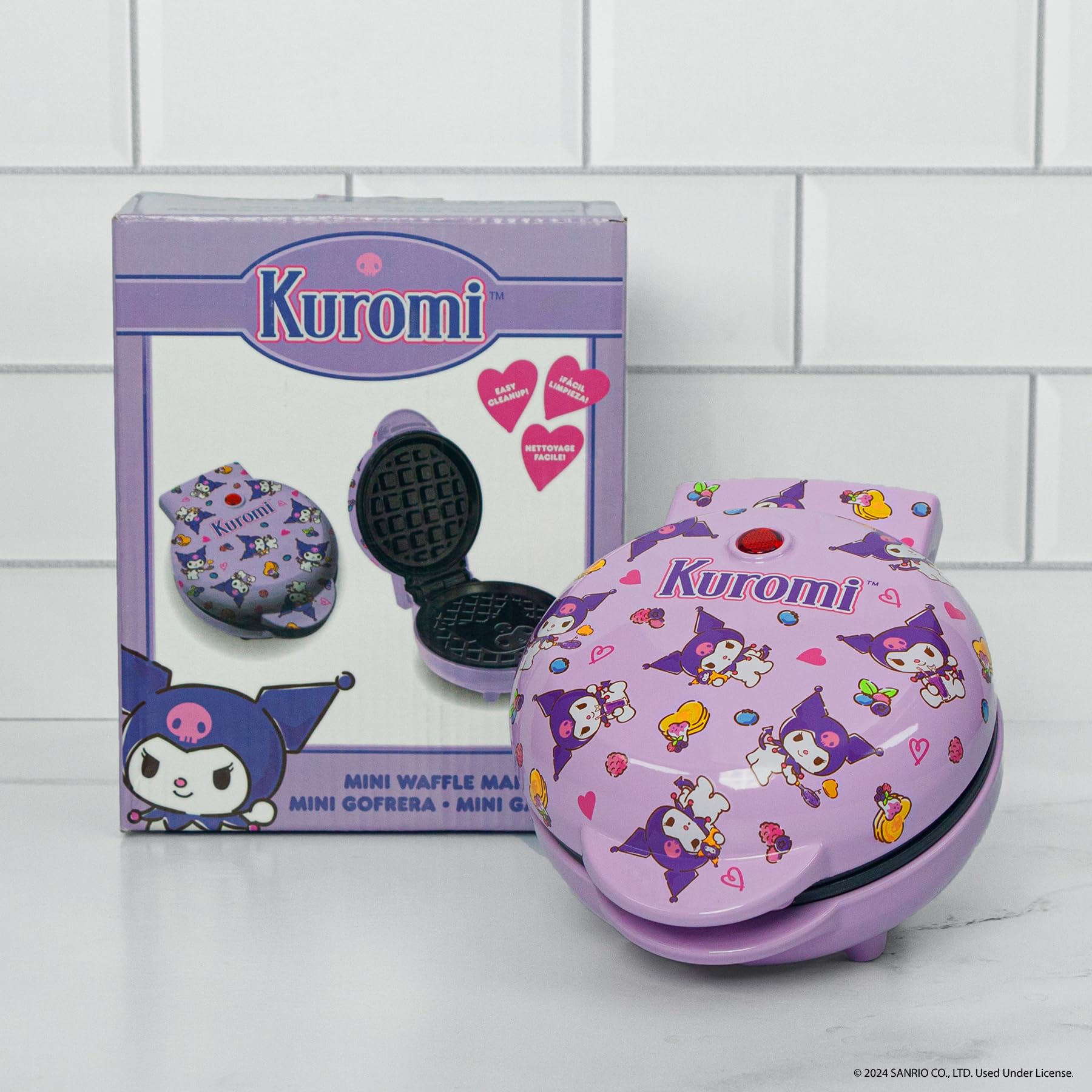 Uncanny Brands Hello Kitty Kuromi mini waffle maker, panel de controles, diseño compacto para cocinas pequeñas