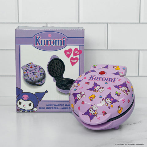Uncanny Brands Hello Kitty Kuromi mini waffle maker, panel de controles, diseño compacto para cocinas pequeñas