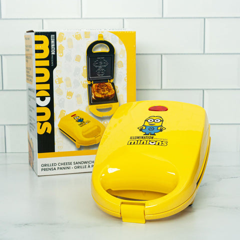 Uncanny Brands Minions Sandwich Maker ofrece opciones rápidas para meriendas divertidas.