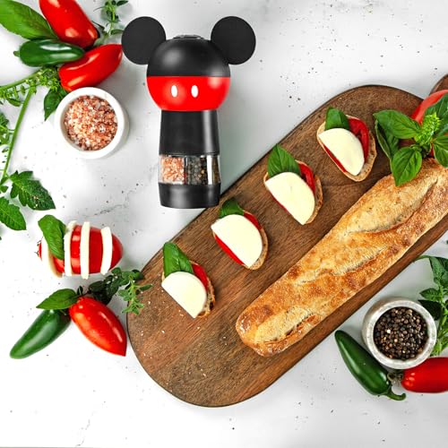 Molinillo Uncanny Brands Mickey Mouse con molienda ajustable para recetas variadas.