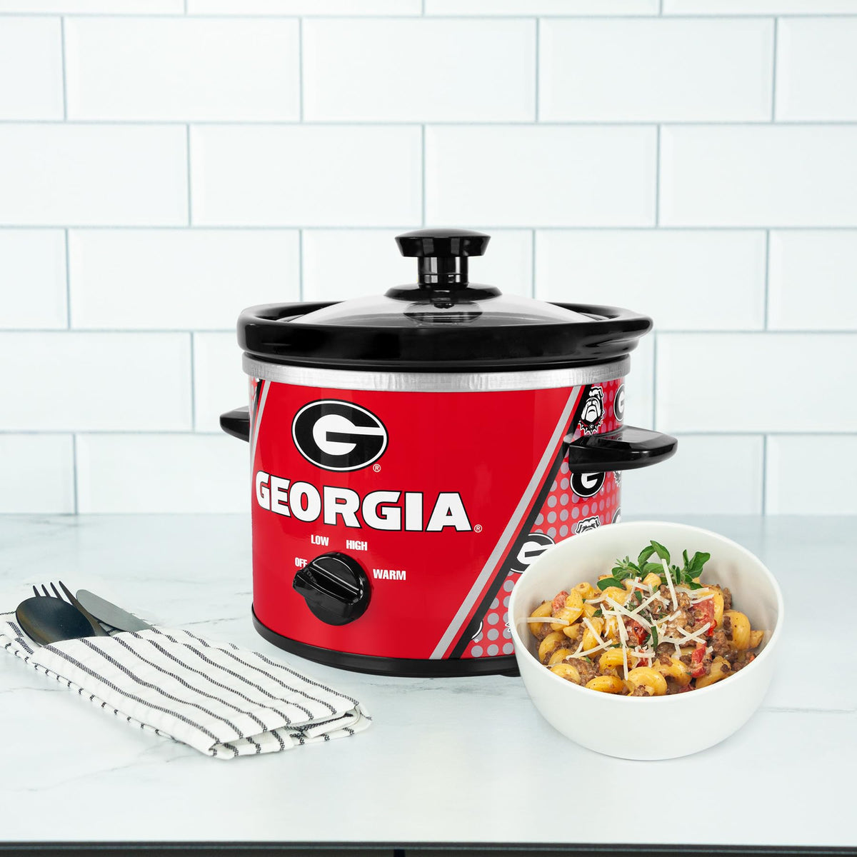 Olla de cocción lenta Uncanny Brands Georgia, vista frontal, ideal para comidas caseras.