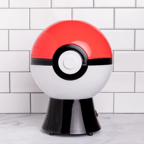 Uncanny Brands Poké Ball Popcorn Maker limpieza fácil gracias a piezas removibles.