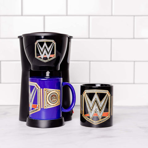 La cafetera prepara un café rápido de 235 ml para disfrutar en minutos.