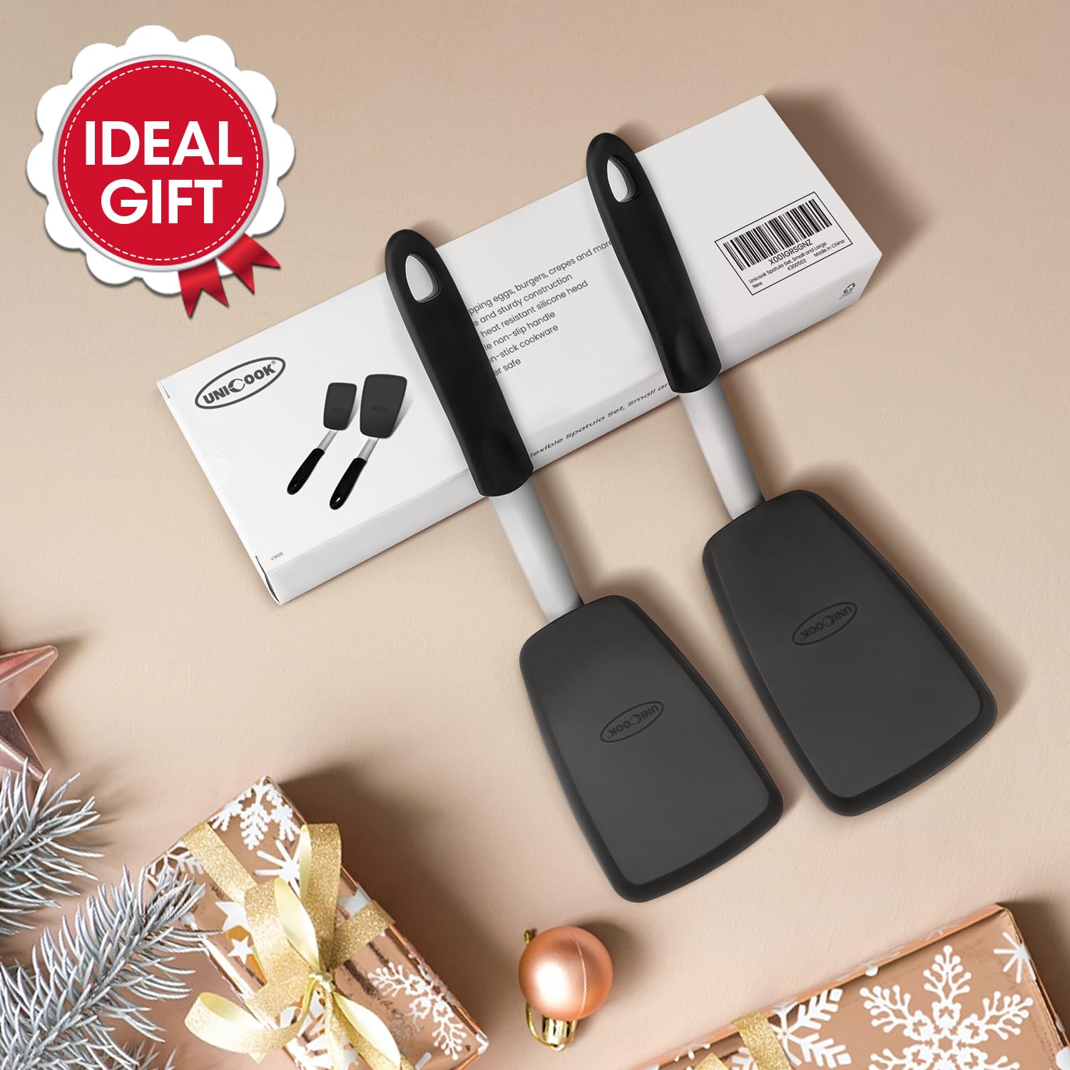 Diseño angulado Unicook facilita voltear y levantar alimentos delicados.
