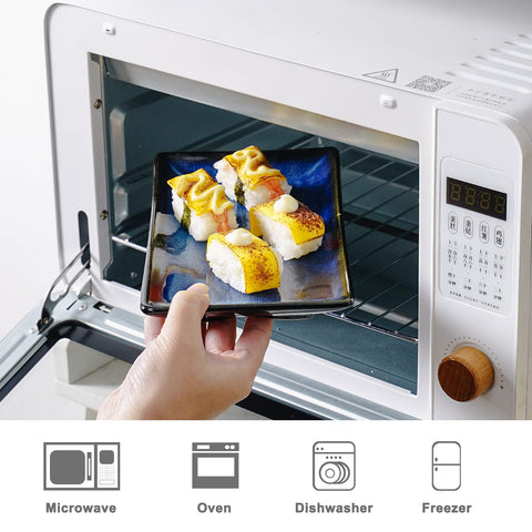 Uniidea detalle de glaseado azul que realza la presentación culinaria