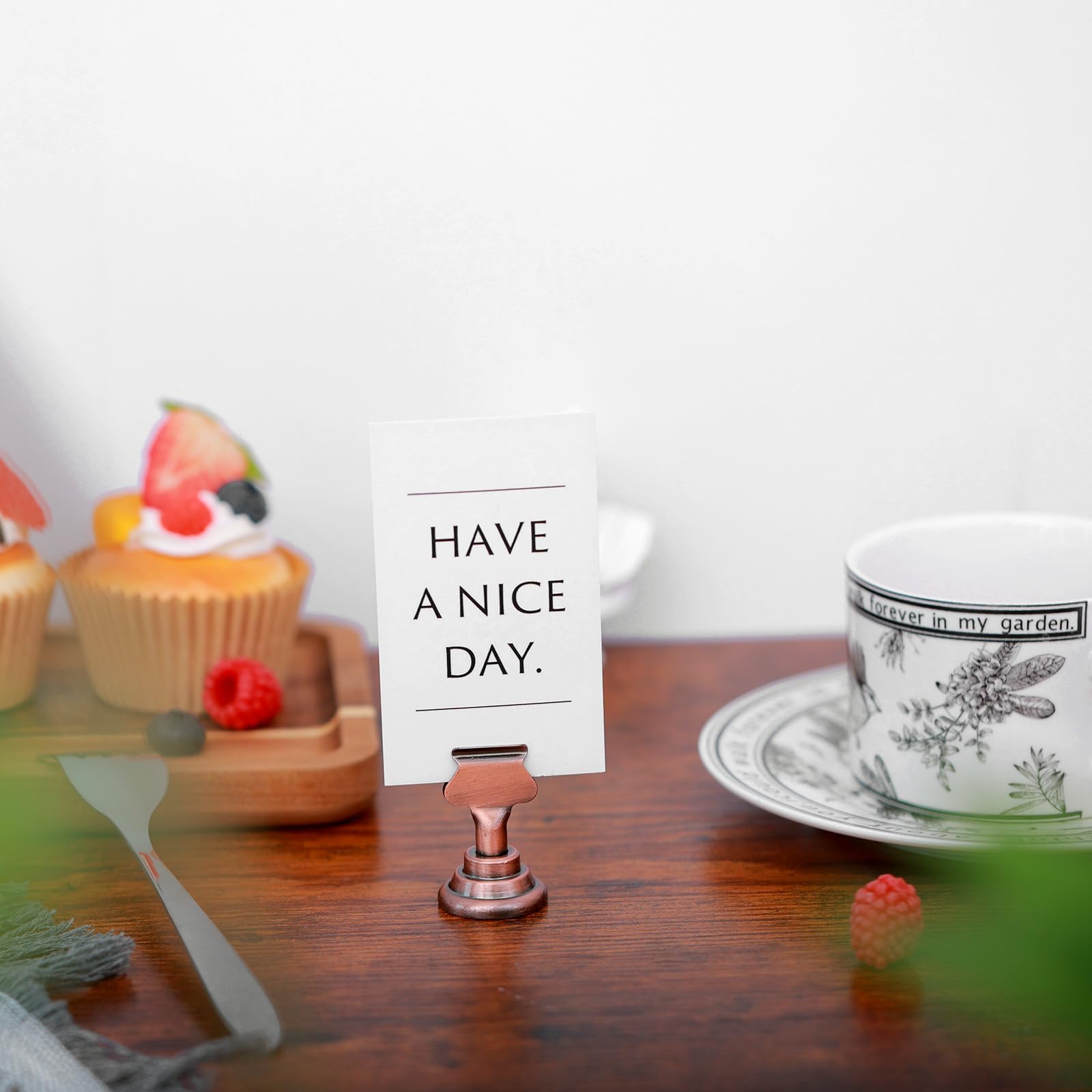 Urban Deco porta tarjetas, perfecto para menús y notas en restaurantes.