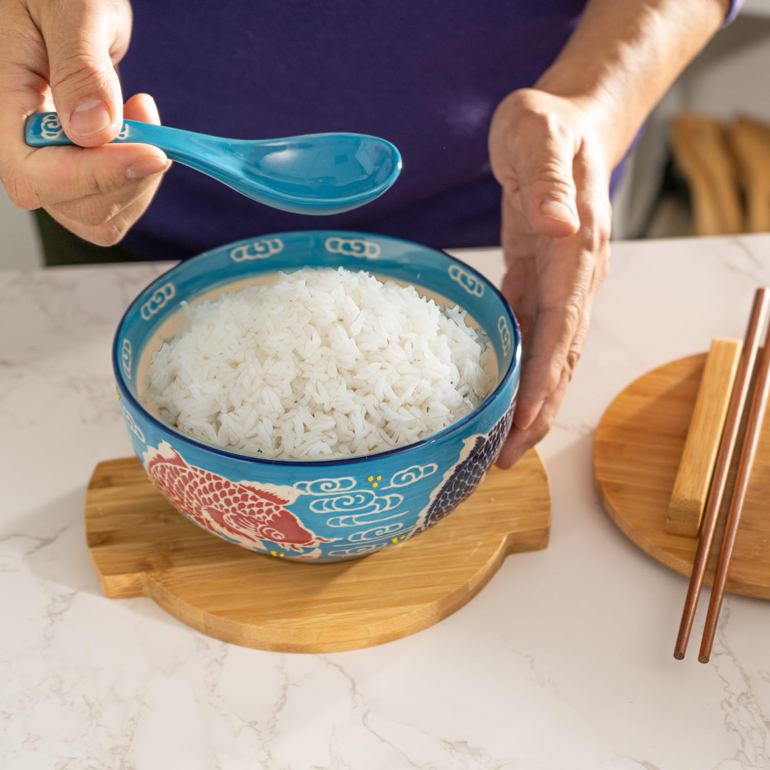 Urban Tokyo cerámica esmaltada con koi realza la mesa