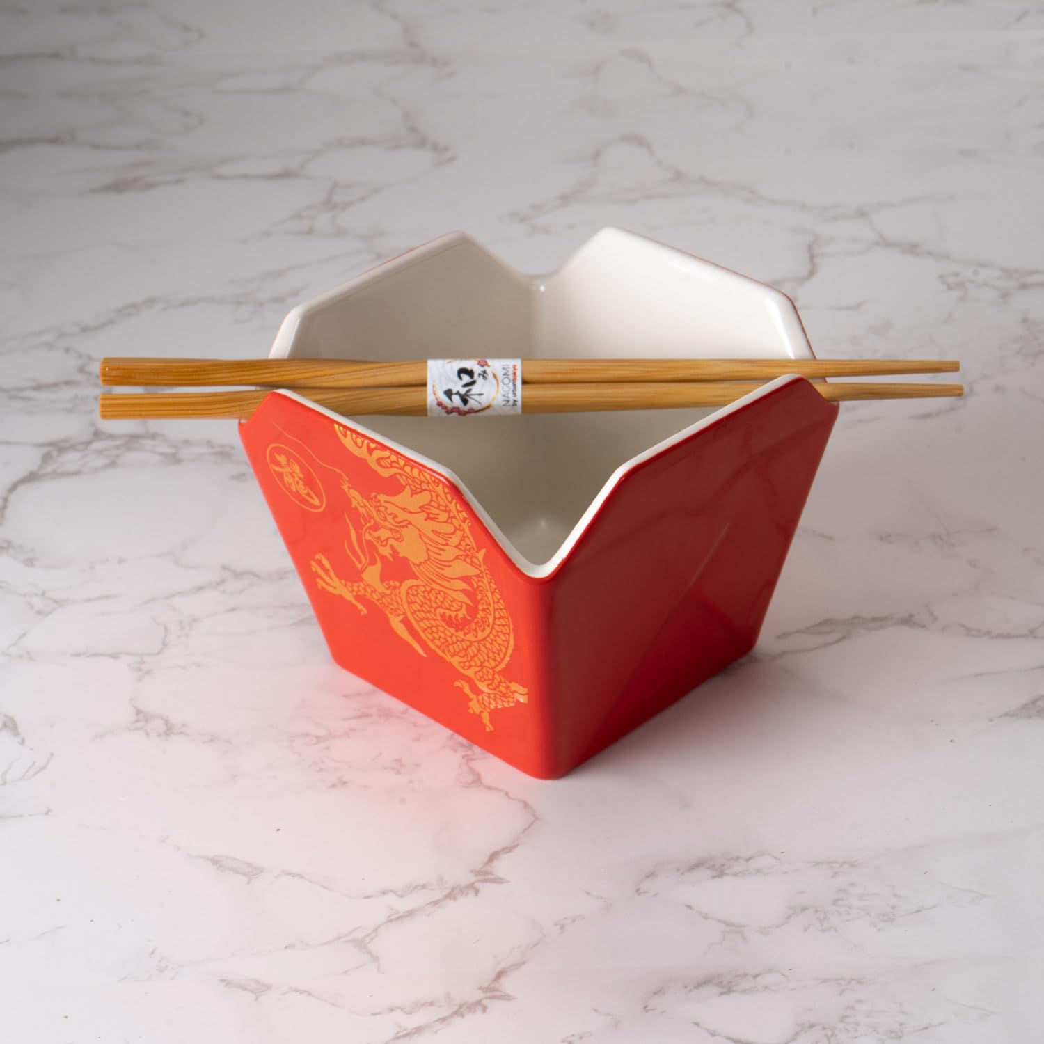 Urban Tokyo diseño auténtico takeout, añade encanto cultural.