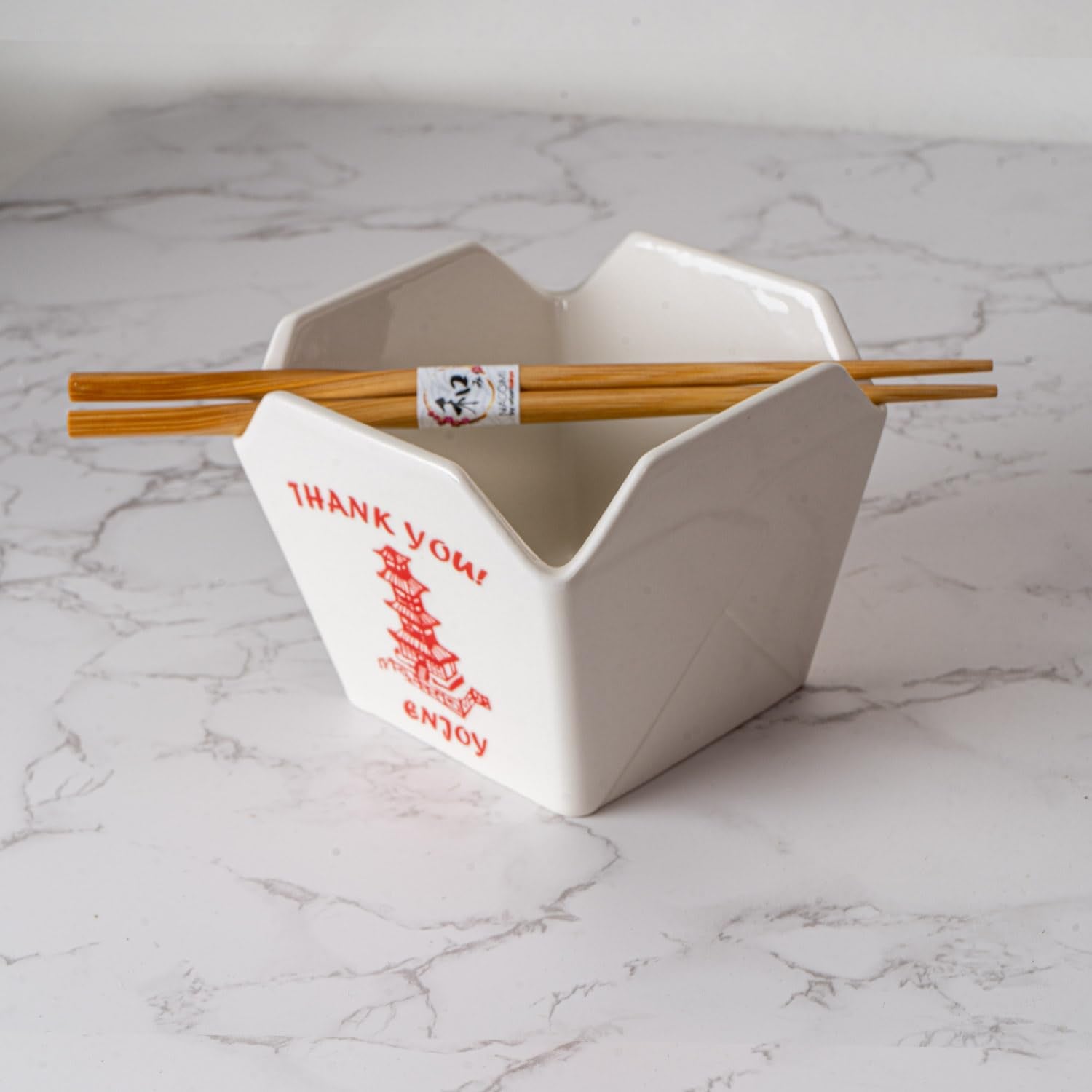 Urban Tokyo estilo pagoda clásico, añade elegancia a la mesa.