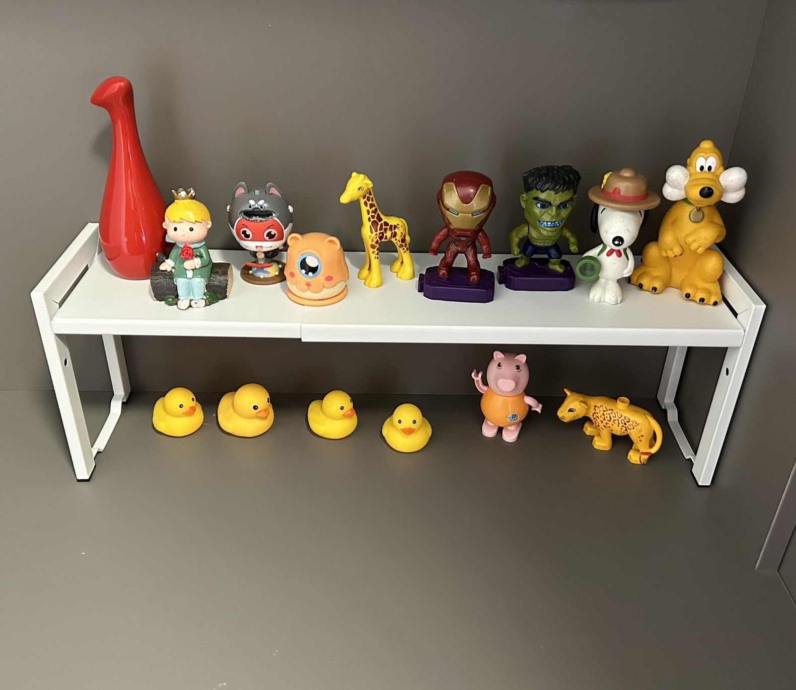 Urhomey plus estantería apilable para ahorrar espacio cuando no se usa.