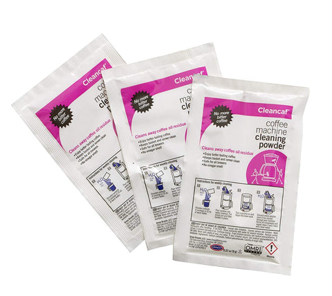 Urnex Cleancaf tinte azul para ver el enjuague y asegurar limpieza.