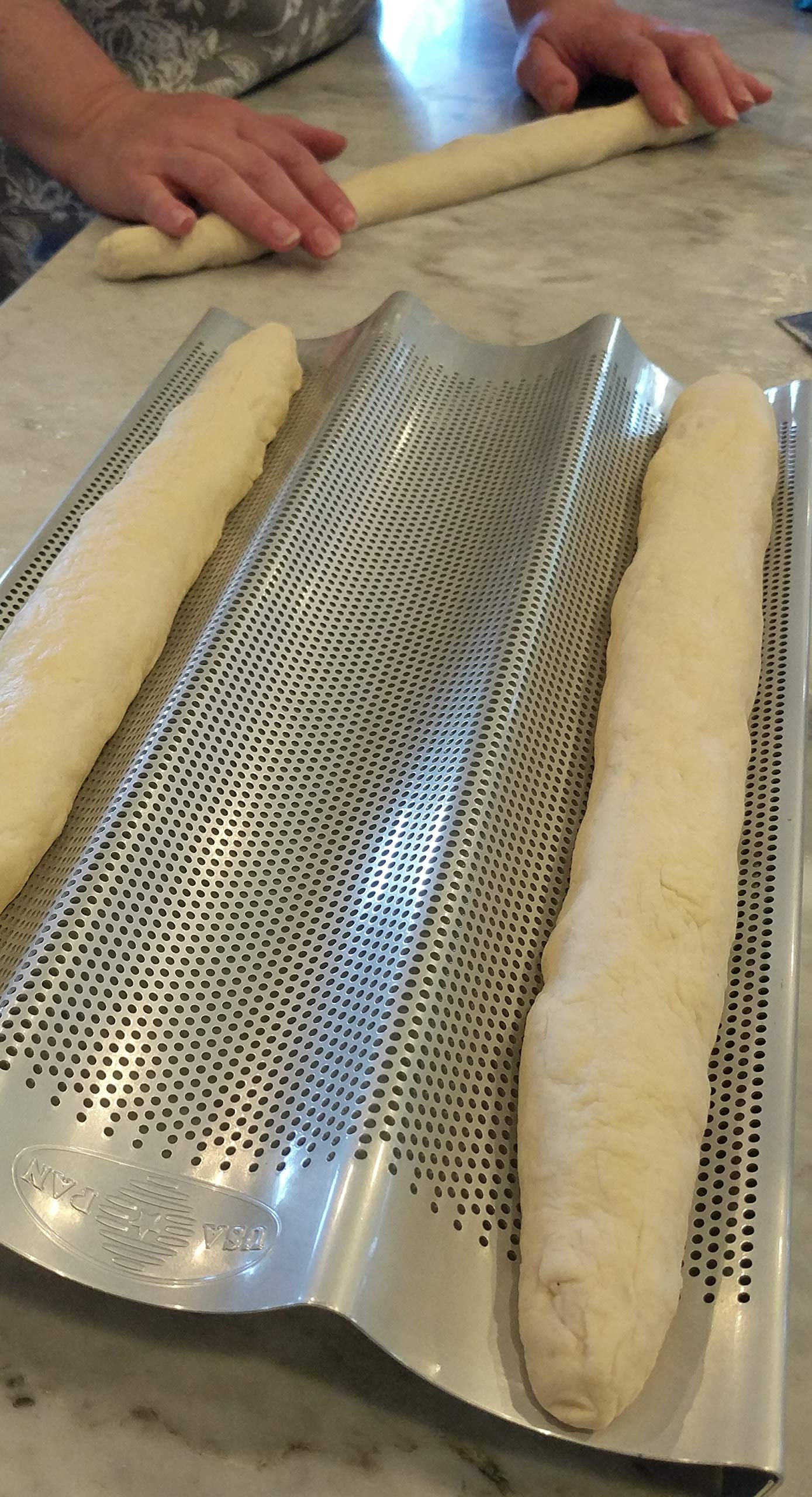 Recubrimiento antiadherente de silicona de USA Pan facilita desmolde y limpieza.