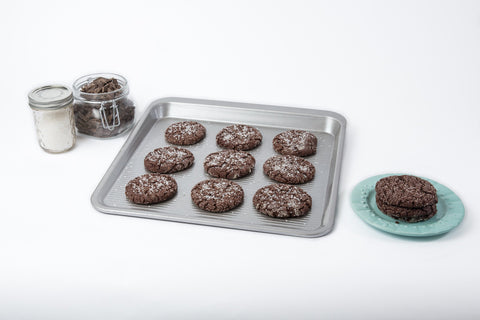 USA Pan: dimensiones 12-5 x 11-75 pulgadas para bandeja mediana.