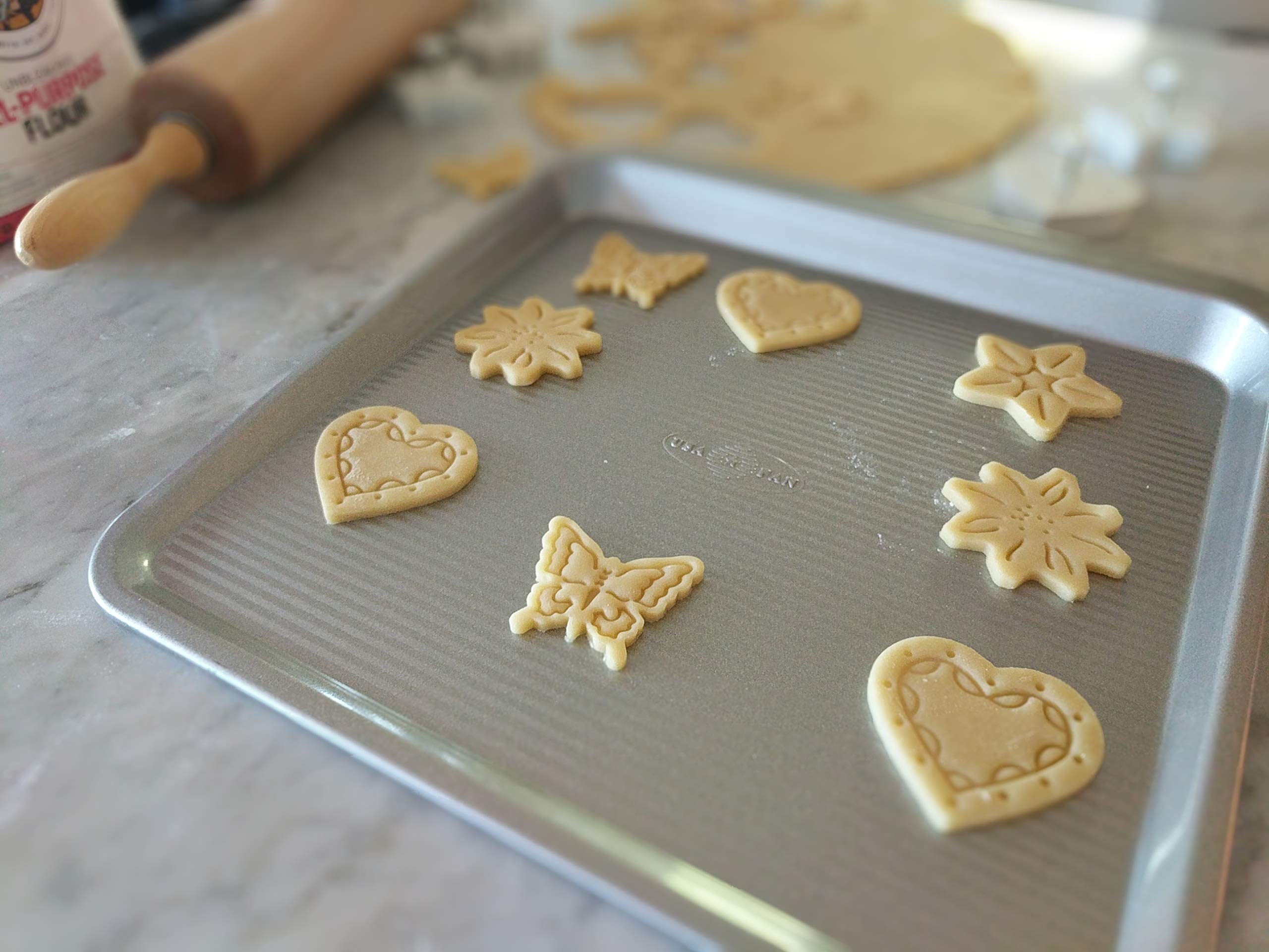 USA Pan: mango ergonómico para manejo seguro al sacar las galletas.