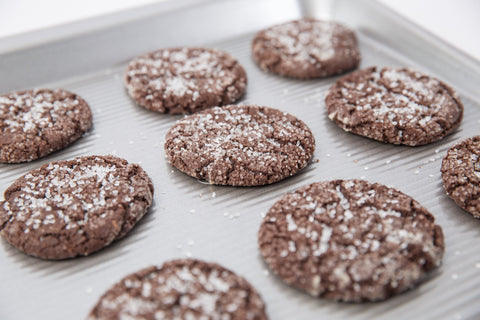 USA Pan: recubrimiento Americoat antiadherente facilita liberar galletas y limpiar.