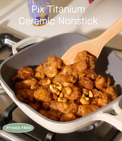 USELUCK Pix Pan incluye espátula de madera para cocinar y voltear.