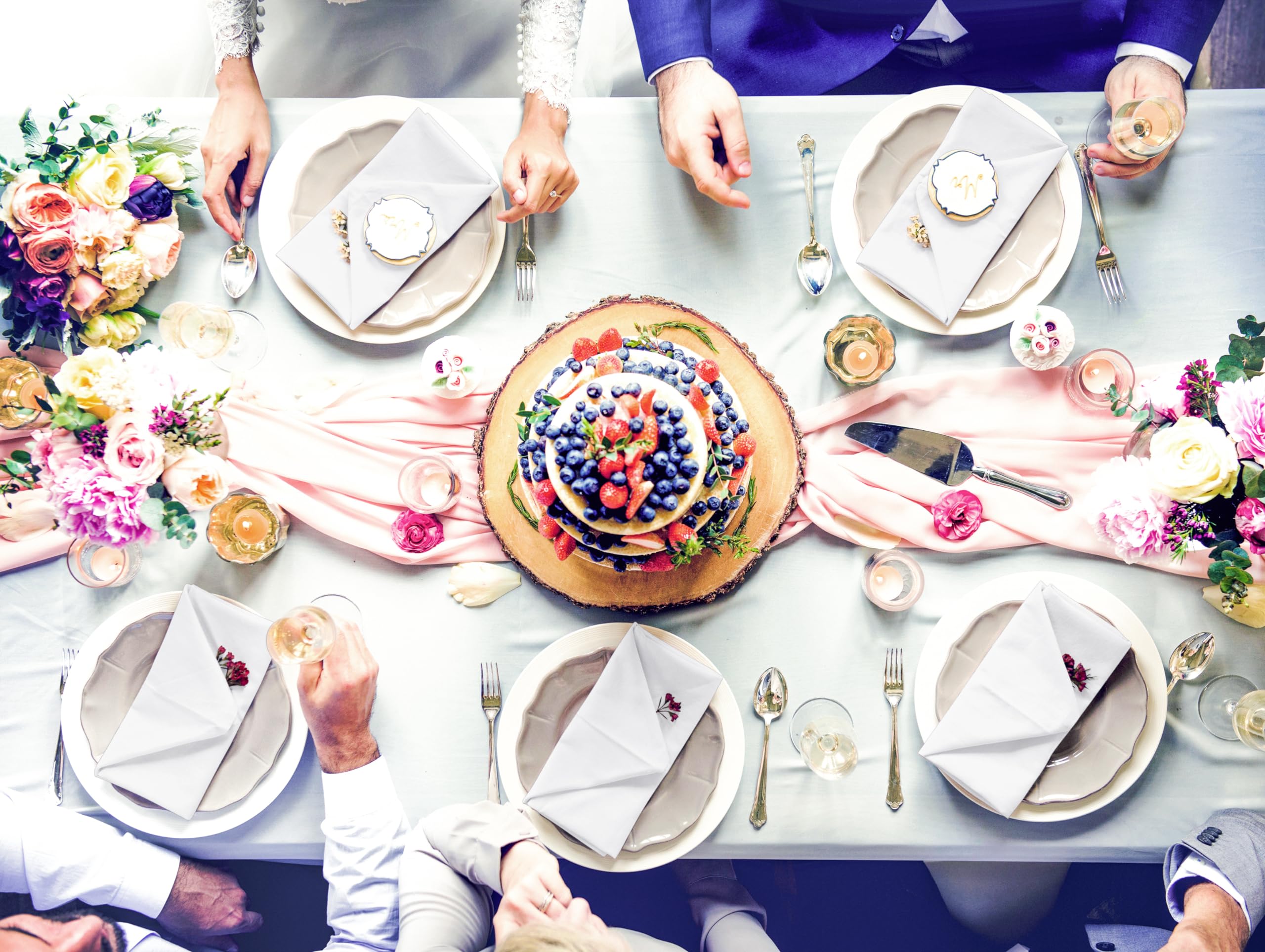 Uso versátil de servilletas reutilizables Utopia Home en hoteles y restaurantes.