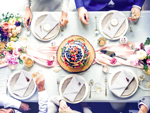 Uso versátil de servilletas reutilizables Utopia Home en hoteles y restaurantes.
