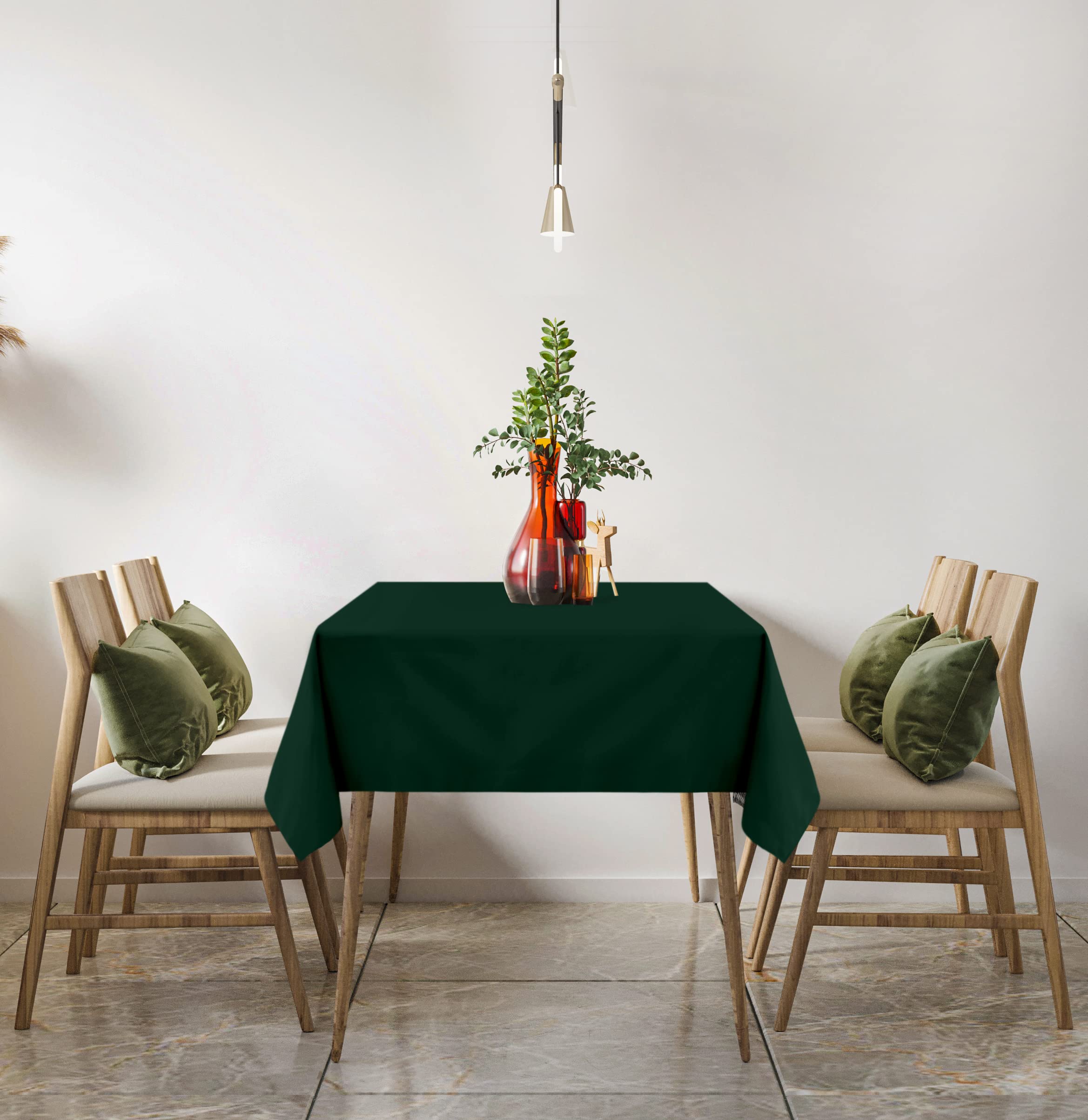 Lavado a máquina del mantel rectangular verde bosque Utopia Kitchen.