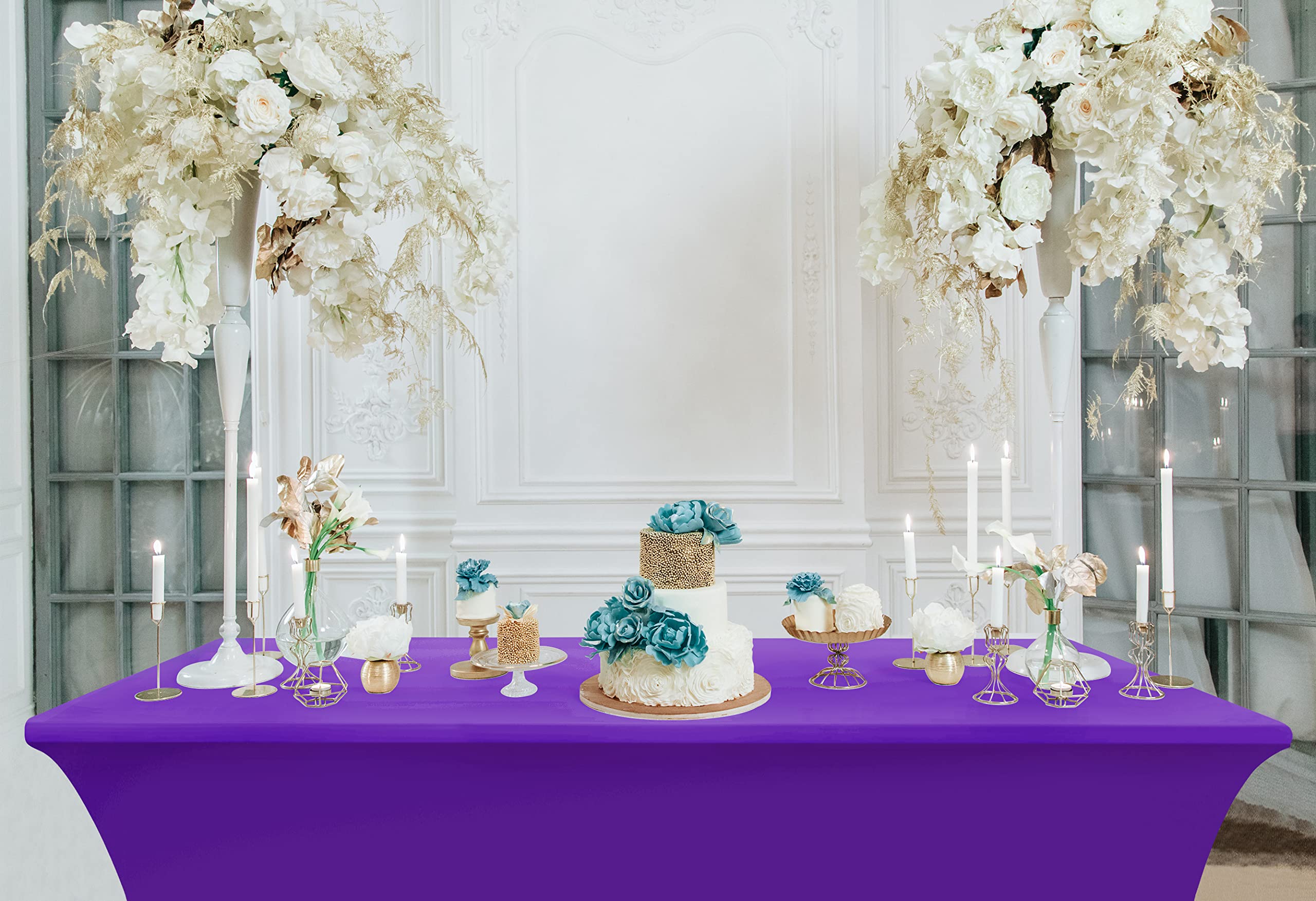 Mantén tus eventos sofisticados con este mantel púrpura