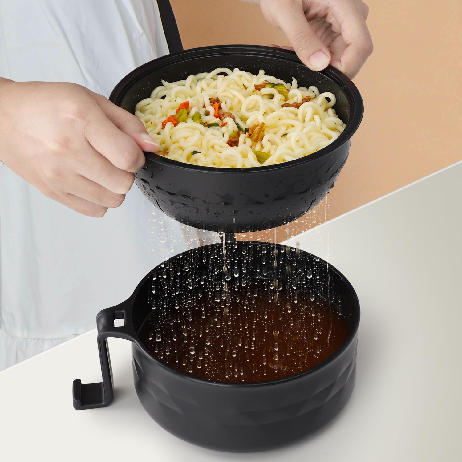 Agarradera lateral ergonomica de UUGLAM facilita manipular caliente con seguridad.