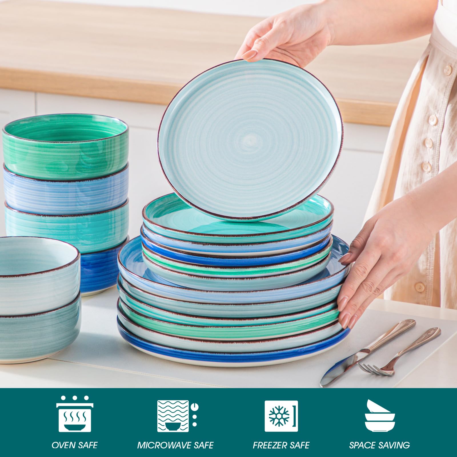 Vancasso Bonita: diseño artesanal en azul que decora la mesa