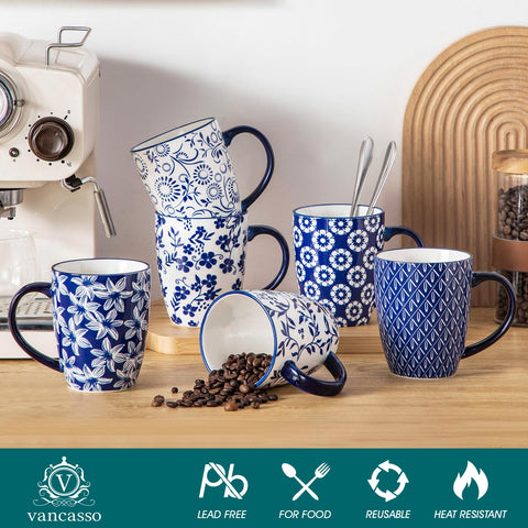 Taza de cerámica SELENE con mango ergonómico para un agarre cómodo.