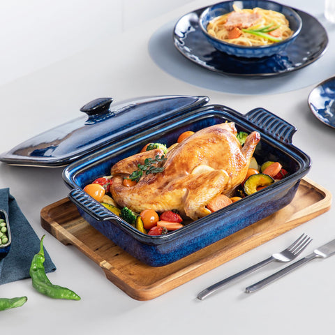 Regalo ideal para fiestas gracias a su acabado azul cocido en horno y diseño elegante