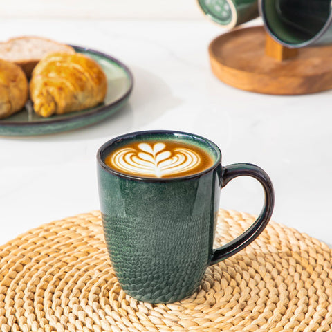 Diseño minimalista en verde brillante para mesa elegante