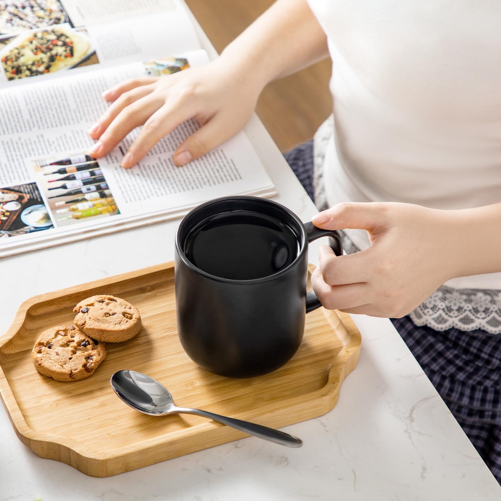 Taza vancasso de cacao caliente, superficie fácil de limpiar.