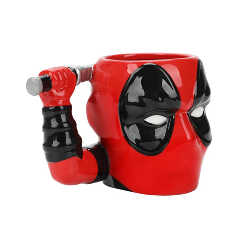 Taza Vandor Deadpool esculpida, detalle de la mano con espada.